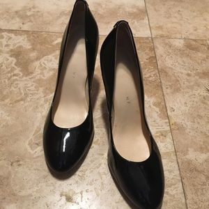 10 Narrow black patent pump